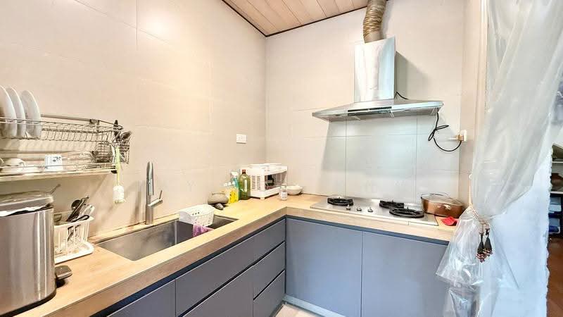 Rare Move In Condition Detached House Near Greenwich V, Seletar / Yio Chu Kang, 7 Bedrooms, 7,733 sqft, Detached House For Sale, by Jay Loy 黎仕緯, 500264552 - Kitchen - PropertyGuru.com.sg