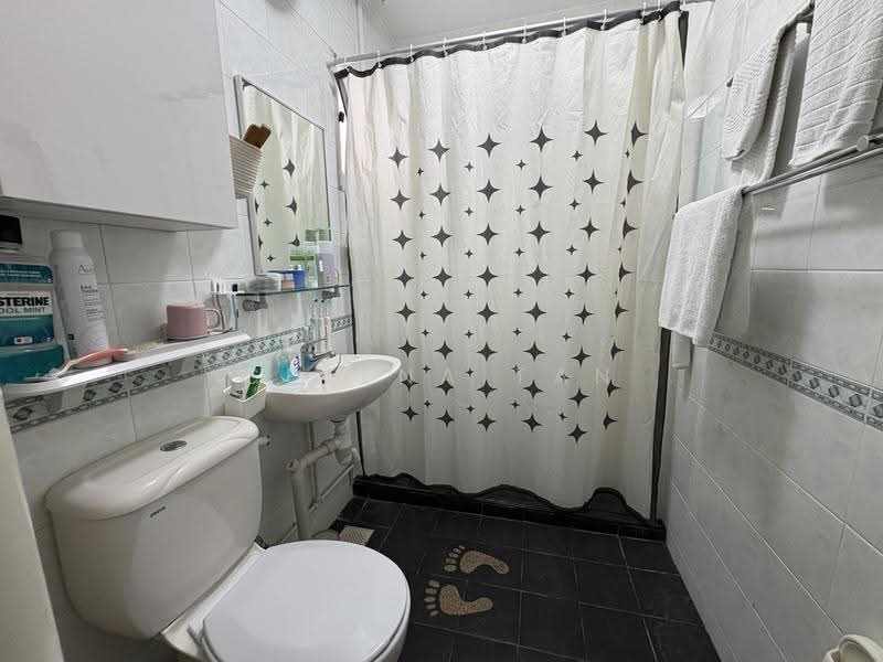 654B Jurong West Street 61, 654B Jurong West Street 61, Boon Lay / Jurong / Tuas, 3 Bedrooms, 1,184 sqft, HDB Flat For Sale, by Celena Tan, 500264555 - Bathroom - PropertyGuru.com.sg