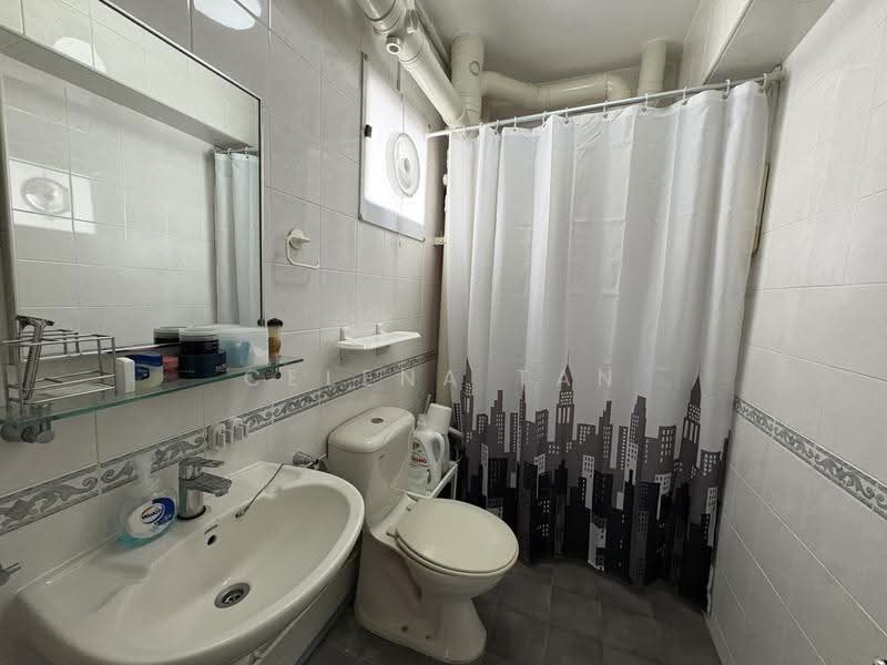 654B Jurong West Street 61, 654B Jurong West Street 61, Boon Lay / Jurong / Tuas, 3 Bedrooms, 1,184 sqft, HDB Flat For Sale, by Celena Tan, 500264555 - Bathroom - PropertyGuru.com.sg