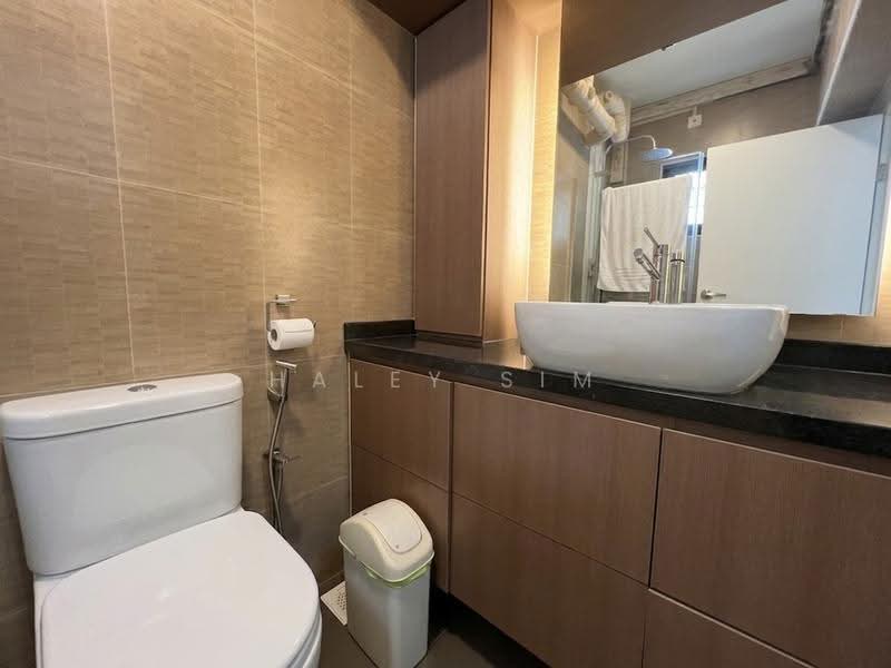 23 Jalan Membina, 23 Jalan Membina, Alexandra / Commonwealth, 3 Bedrooms, 1,184 sqft, HDB Flat For Sale, by Haley Sim, 500264568 - Master Bathroom - PropertyGuru.com.sg