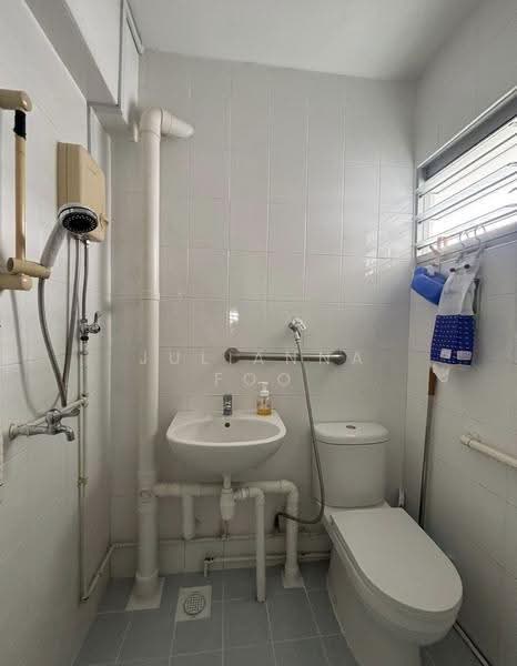 702 Bedok Reservoir Road, 702 Bedok Reservoir Road, Bedok / Upper East Coast, Room Rental, 250 sqft, HDB Flat For Rent, by Julianna Foo, 500264581 - Bathroom - PropertyGuru.com.sg