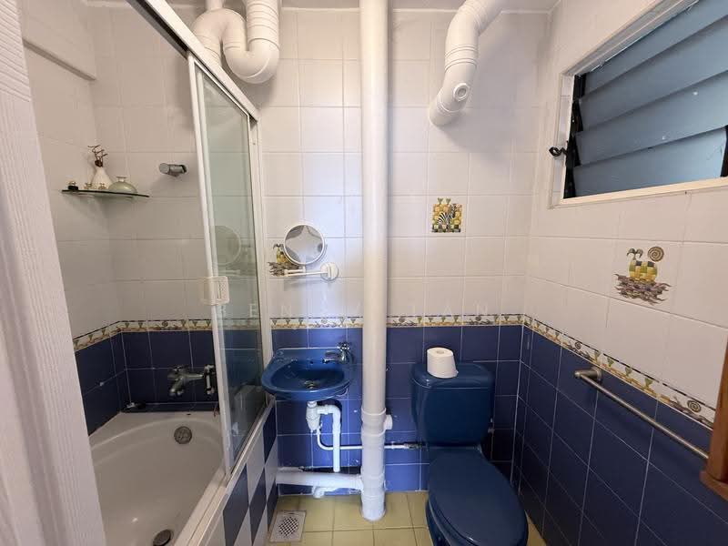 415 Commonwealth Avenue West, 415 Commonwealth Avenue West, Buona Vista / West Coast / Clementi New Town, 3 Bedrooms, 1,475 sqft, HDB Flat For Sale, by Benny Tan, 500264584 - Bathroom - PropertyGuru.com.sg