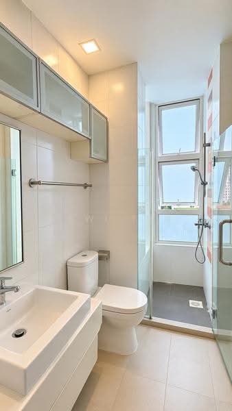Eden Crest, 14 Eden Grove, Hougang / Punggol / Sengkang, 3 Bedrooms, 969 sqft, Condominium For Rent, by Dewi Tan, 500264589 - Bathroom - PropertyGuru.com.sg