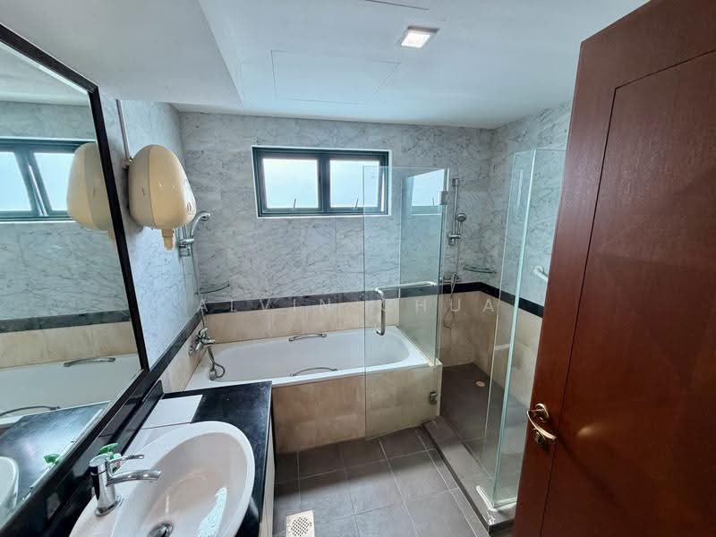 Jervois Jade, 21 Jervois Close, Tanglin / Holland / Bukit Timah, 3 Bedrooms, 1,496 sqft, Apartment For Sale, by Alvin Chua, 500264594 - Master Bathroom - PropertyGuru.com.sg
