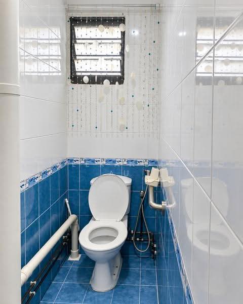 405 Woodlands Street 41, 405 Woodlands Street 41, Admiralty / Woodlands, 4 Bedrooms, 1,700 sqft, HDB Flat For Rent, by Alexander Au, 500264595 - Bathroom - PropertyGuru.com.sg