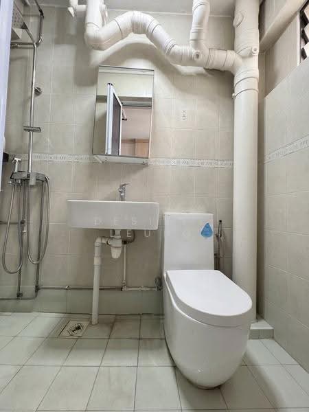 149 Bishan Street 11, 149 Bishan Street 11, Ang Mo Kio / Bishan / Thomson, 3 Bedrooms, 904 sqft, HDB Flat For Rent, by Desiree Leung, 500264600 - Common bathroom - PropertyGuru.com.sg