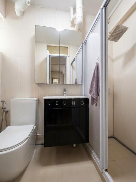 149 Bishan Street 11, 149 Bishan Street 11, Ang Mo Kio / Bishan / Thomson, 3 Bedrooms, 904 sqft, HDB Flat For Rent, by Desiree Leung, 500264600 - Master bathroom - PropertyGuru.com.sg