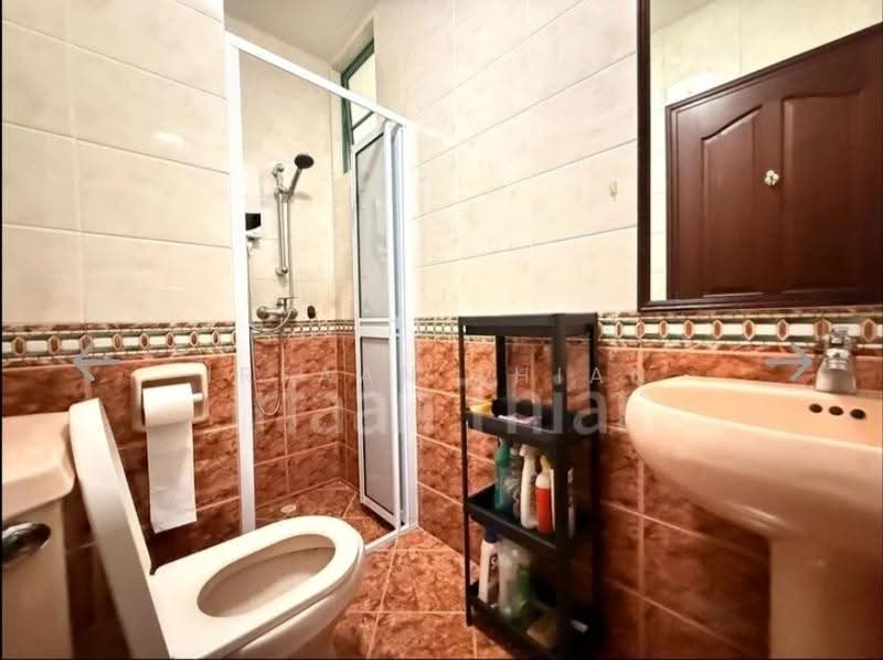 Tanglin Regency, 381 Tanglin Road, Tanglin / Holland / Bukit Timah, 2 Bedrooms, 883 sqft, Condominium For Rent, by Irfaan Thian, 500264612 - PropertyGuru.com.sg