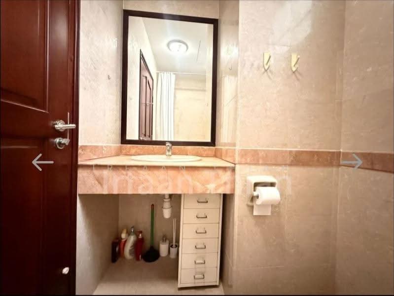 Tanglin Regency, 381 Tanglin Road, Tanglin / Holland / Bukit Timah, 2 Bedrooms, 883 sqft, Condominium For Rent, by Irfaan Thian, 500264612 - PropertyGuru.com.sg