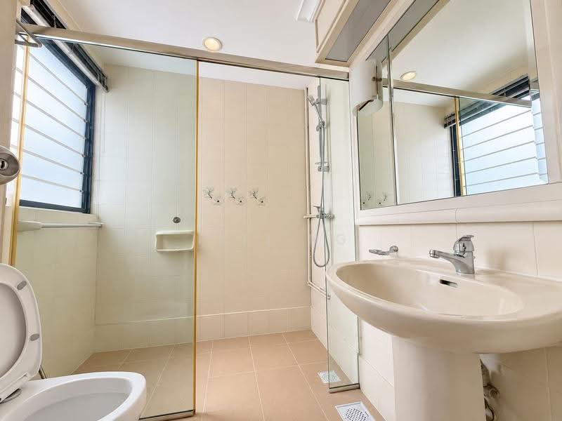 Regency Park, 3 Nathan Road, Tanglin / Holland / Bukit Timah, 4 Bedrooms, 3,649 sqft, Condominium For Sale, by FiFi Ng, 500264620 - Bathroom - PropertyGuru.com.sg