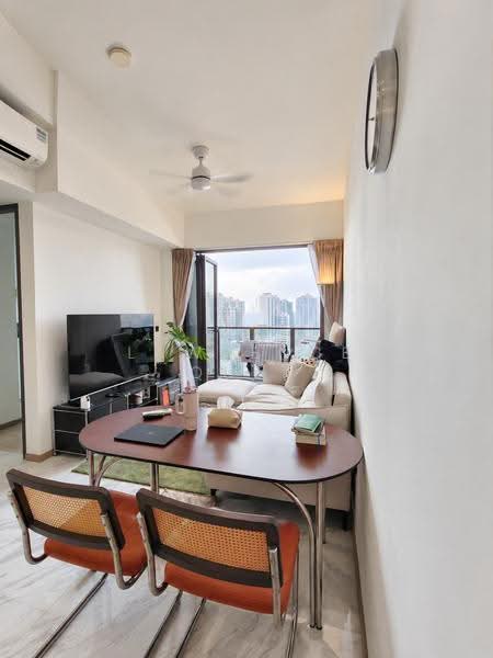 The Landmark, 173 Chin Swee Road, Alexandra / Commonwealth, 2 Bedrooms, 764 sqft, Condominium For Sale, by Lawrence Quek, 500264624 - Living Room - PropertyGuru.com.sg