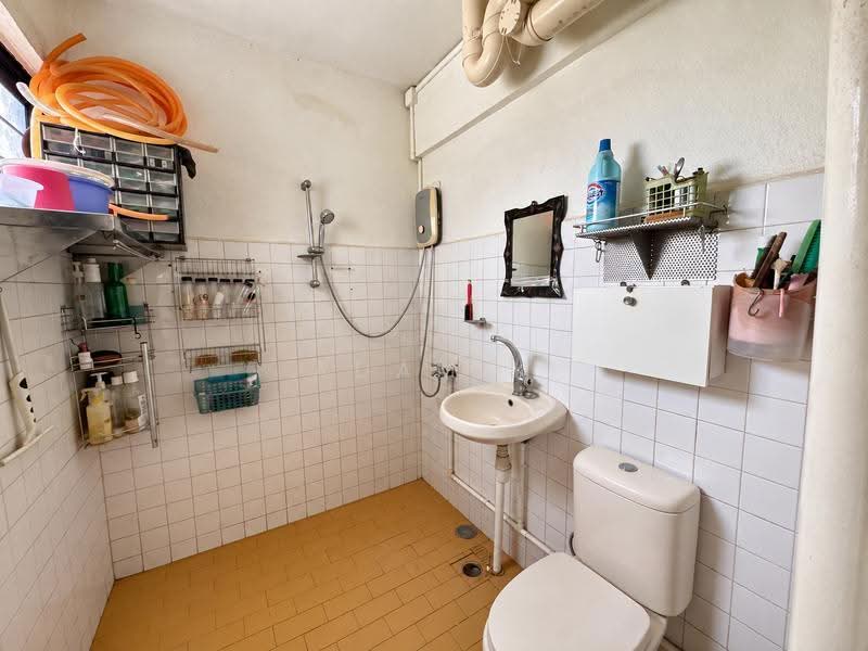 111 Tampines Street 11, 111 Tampines Street 11, Pasir Ris / Tampines, 4 Bedrooms, 1,109 sqft, HDB Flat For Sale, by Adam K, 500264659 - Bathroom - PropertyGuru.com.sg