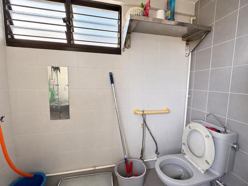 111 Tampines Street 11, 111 Tampines Street 11, Pasir Ris / Tampines, 4 Bedrooms, 1,109 sqft, HDB Flat For Sale, by Adam K, 500264659 - Bathroom - PropertyGuru.com.sg
