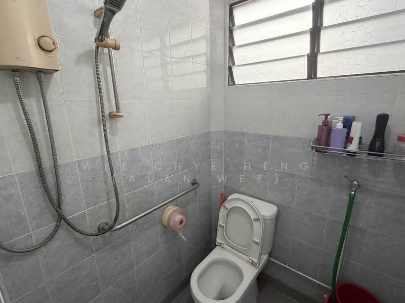 368 Bukit Batok Street 31, 368 Bukit Batok Street 31, Dairy Farm / Bukit Panjang / Choa Chu Kang, 3 Bedrooms, 1,011 sqft, HDB Flat For Sale, by Wee Chye Heng (Alan Wee), 500264678 - Bathroom - PropertyGuru.com.sg
