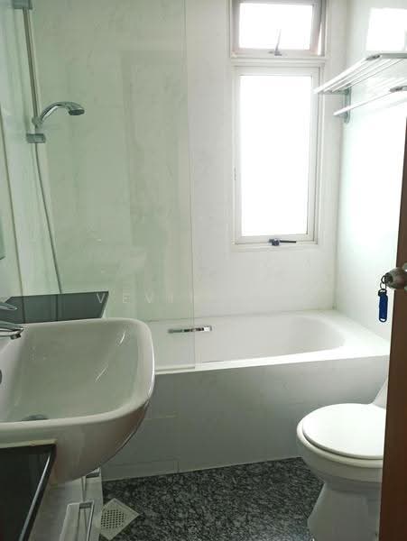 Meraprime, 301 Jalan Bukit Ho Swee, Alexandra / Commonwealth, 3 Bedrooms, 1,152 sqft, Condominium For Rent, by Vevin Mok, 500264686 - Bathroom - PropertyGuru.com.sg