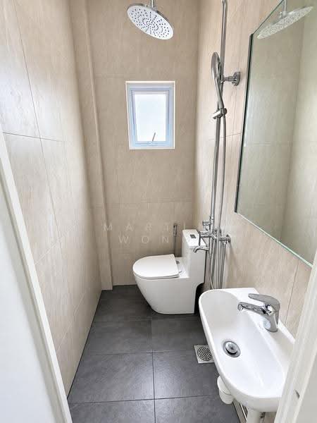 Shrewsbury Road, Shrewsbury Road, Newton / Novena, 3 Bedrooms, 1,100 sqft, Walk-up Apartment For Rent, by Martin Wong, 500264710 - Master Bathroom - PropertyGuru.com.sg