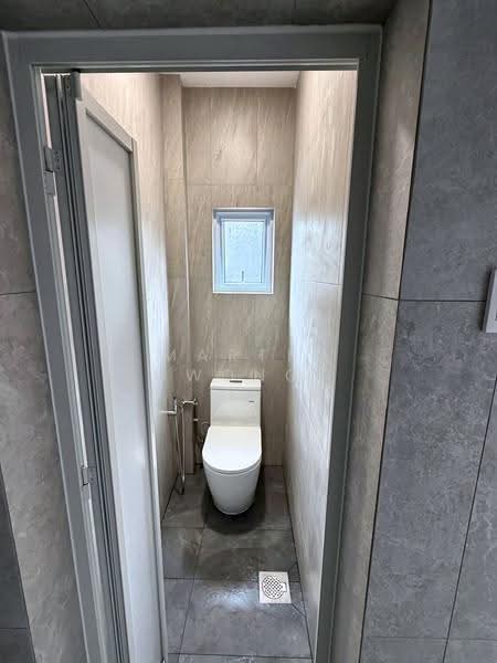 Shrewsbury Road, Shrewsbury Road, Newton / Novena, 3 Bedrooms, 1,100 sqft, Walk-up Apartment For Rent, by Martin Wong, 500264710 - Common Toilet - PropertyGuru.com.sg