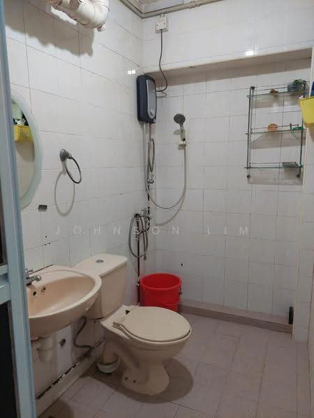 160 Jalan Teck Whye, 160 Jalan Teck Whye, Dairy Farm / Bukit Panjang / Choa Chu Kang, Room Rental, 150 sqft, HDB Flat For Rent, by Johnson Lim, 500264725 - Bathroom - PropertyGuru.com.sg