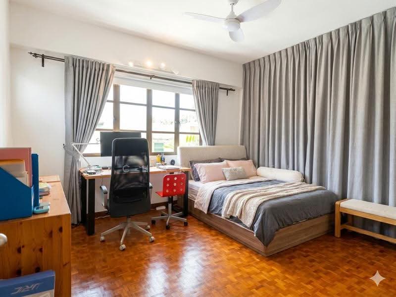 Chancery locality. Semi-Detached with Huge land. Nice regular shape & on high ground, Dyson Road, Newton / Novena, 5 Bedrooms, 3,500 sqft, Semi-Detached House For Sale, by Richard Quek, 500264739 - Bedroom - PropertyGuru.com.sg