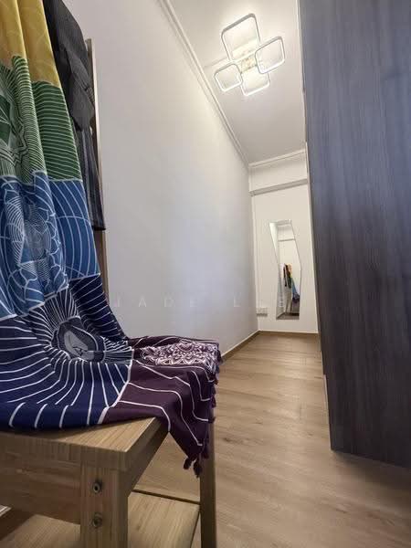 232 Tampines Street 21, 232 Tampines Street 21, Pasir Ris / Tampines, 3 Bedrooms, 1,055 sqft, HDB Flat For Sale, by Jade Lee, 500264746 - Walk-in wardrobe - PropertyGuru.com.sg