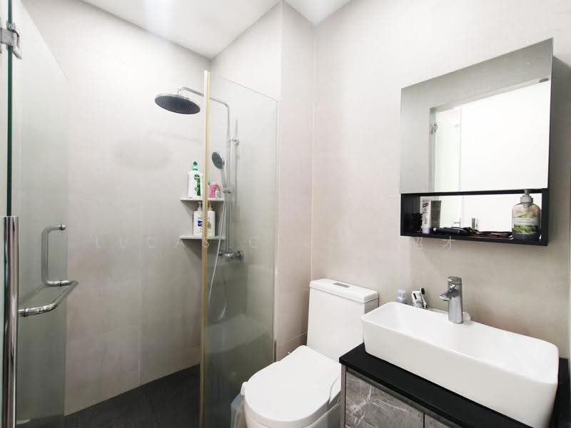 R66 Apartments, 66 Rangoon Road, Farrer Park / Serangoon Rd, 2 Bedrooms, 979 sqft, Apartment For Sale, by Lucas Chen 陈昭才, 500264751 - Bathroom - PropertyGuru.com.sg
