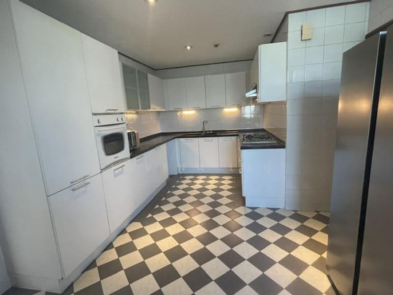 Spring Grove, 53B Grange Road, Tanglin / Holland / Bukit Timah, 4 Bedrooms, 2,702 sqft, Condominium For Sale, by Jovina Lau, 500264753 - Kitchen - PropertyGuru.com.sg