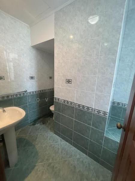 Spring Grove, 53B Grange Road, Tanglin / Holland / Bukit Timah, 4 Bedrooms, 2,702 sqft, Condominium For Sale, by Jovina Lau, 500264753 - Bathroom - PropertyGuru.com.sg