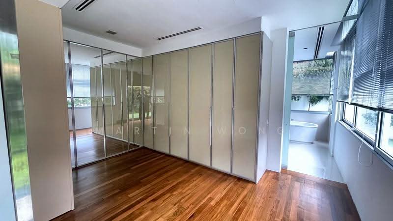 Holland Road, Oei Tiong Ham Park, Tanglin / Holland / Bukit Timah, 6 Bedrooms, 7,500 sqft, Detached House For Sale, by Martin Wong, 500264758 - Master Walk-in Wardrobe - PropertyGuru.com.sg