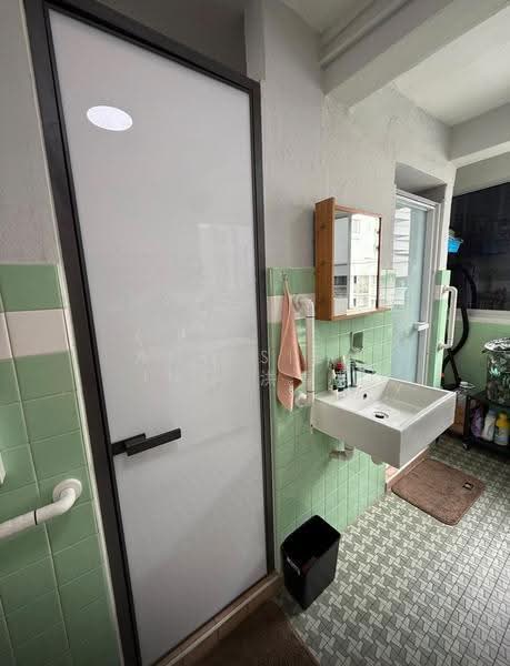 116 Lorong 2 Toa Payoh, 116 Lorong 2 Toa Payoh, Balestier / Toa Payoh, 2 Bedrooms, 678 sqft, HDB Flat For Sale, by Ang Siew Ing 洪秀英, 500264765 - Bathroom - PropertyGuru.com.sg