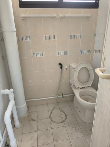 216 Yishun Street 21, 216 Yishun Street 21, Sembawang / Yishun, Room Rental, 200 sqft, HDB Flat For Rent, by Alan Huy, 500264771 - Bathroom - PropertyGuru.com.sg