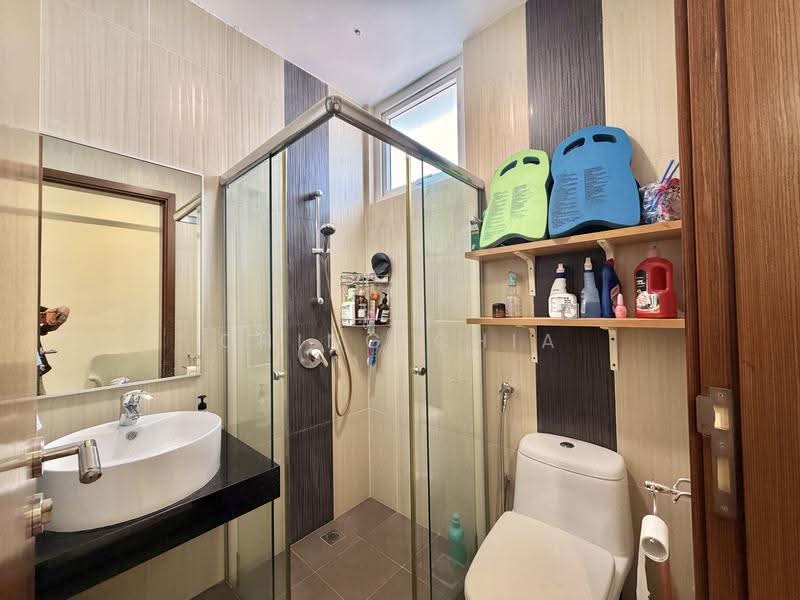 Glasgow Residences, 23 Glasgow Road, Hougang / Punggol / Sengkang, 3 Bedrooms, 1,292 sqft, Condominium For Sale, by Ching Chia, 500264778 - Bathroom - PropertyGuru.com.sg