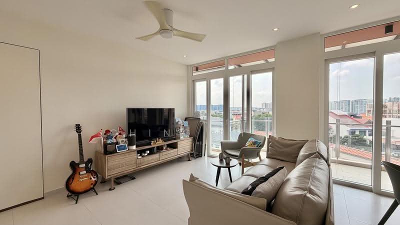 Glasgow Residences, 23 Glasgow Road, Hougang / Punggol / Sengkang, 3 Bedrooms, 1,292 sqft, Condominium For Sale, by Ching Chia, 500264778 - Living Room - PropertyGuru.com.sg