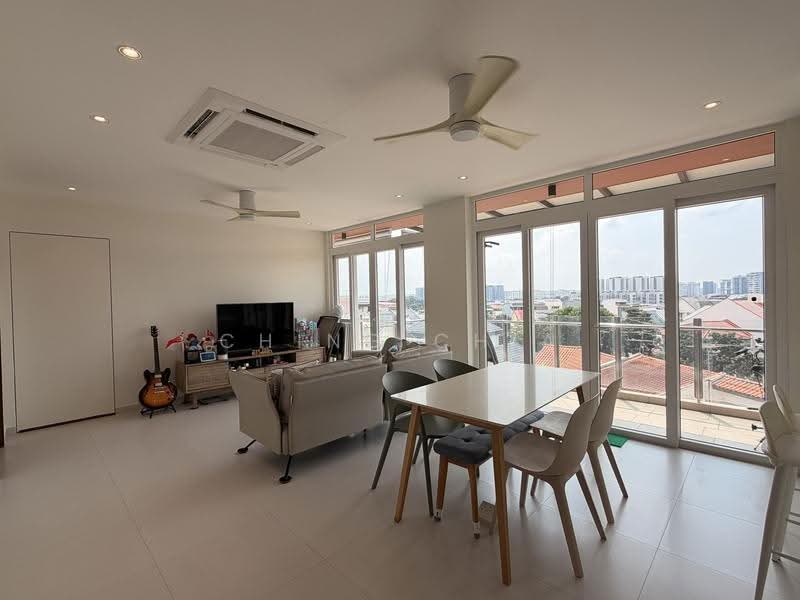 Glasgow Residences, 23 Glasgow Road, Hougang / Punggol / Sengkang, 3 Bedrooms, 1,292 sqft, Condominium For Sale, by Ching Chia, 500264778 - Living Room - PropertyGuru.com.sg