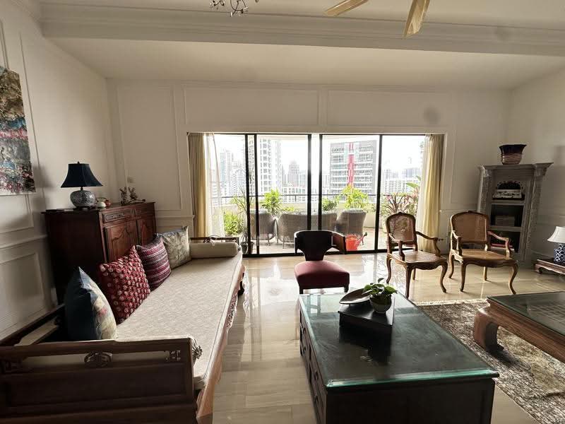 Regency Park, 11 Nathan Road, Tanglin / Holland / Bukit Timah, 4 Bedrooms, 3,649 sqft, Condominium For Sale, by Jovina Lau, 500264782 - Living Room - PropertyGuru.com.sg