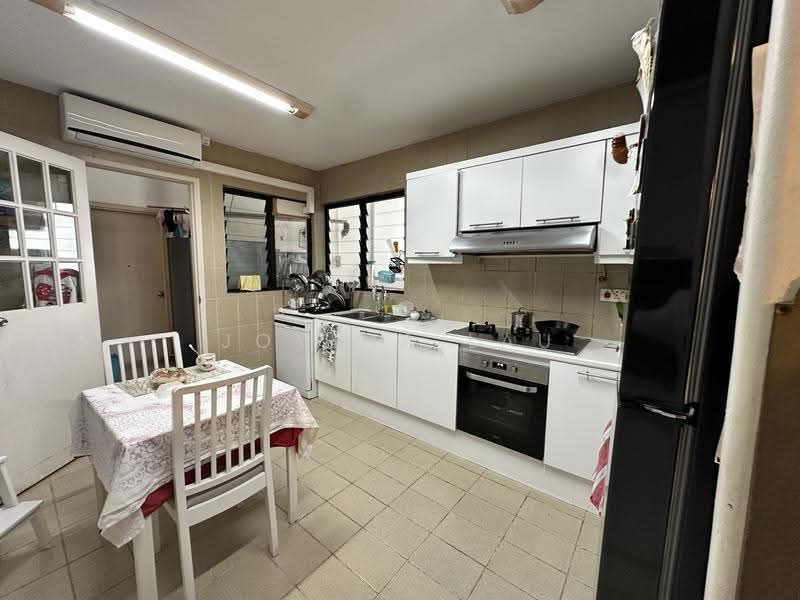 Regency Park, 11 Nathan Road, Tanglin / Holland / Bukit Timah, 4 Bedrooms, 3,649 sqft, Condominium For Sale, by Jovina Lau, 500264782 - Kitchen - PropertyGuru.com.sg