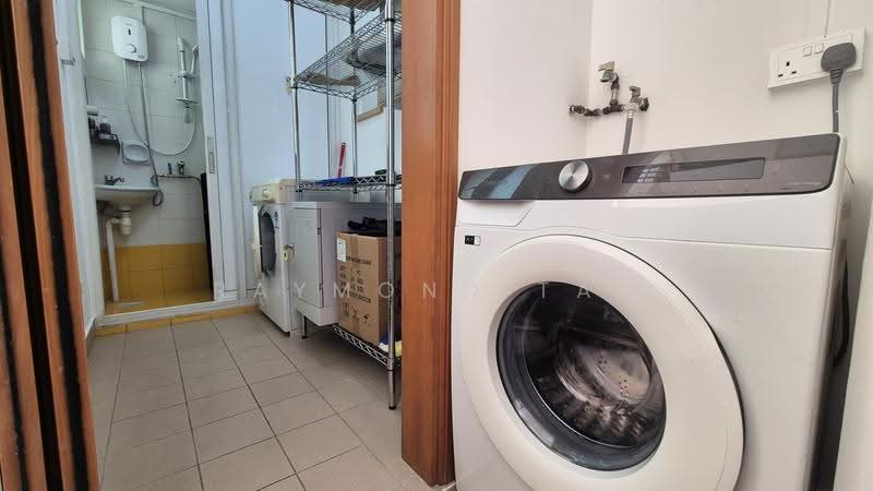 Queens, 10 Stirling Road, Alexandra / Commonwealth, Room Rental, 230 sqft, Condominium For Rent, by Raymond Tay, 500264806 - Bathroom - PropertyGuru.com.sg