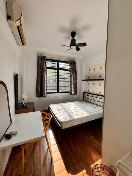 Parc Oasis, 35 Jurong East Avenue 1, Boon Lay / Jurong / Tuas, 3 Bedrooms, 1,227 sqft, Condominium For Sale, by Sean Yeo, 500264811 - Bedroom - PropertyGuru.com.sg
