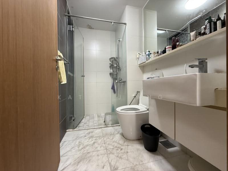 Waterfront Key, 778 Bedok Reservoir Road, Bedok / Upper East Coast, 2 Bedrooms, 883 sqft, Condominium For Rent, by Kathy Jiang, 500264844 - Bathroom - PropertyGuru.com.sg