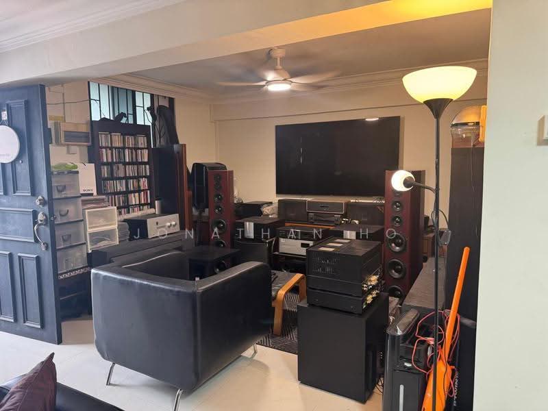 20 Lorong 7 Toa Payoh, 20 Lorong 7 Toa Payoh, Balestier / Toa Payoh, 2 Bedrooms, 721 sqft, HDB Flat For Sale, by Jonathan Ho, 500264851 - Living Room - PropertyGuru.com.sg