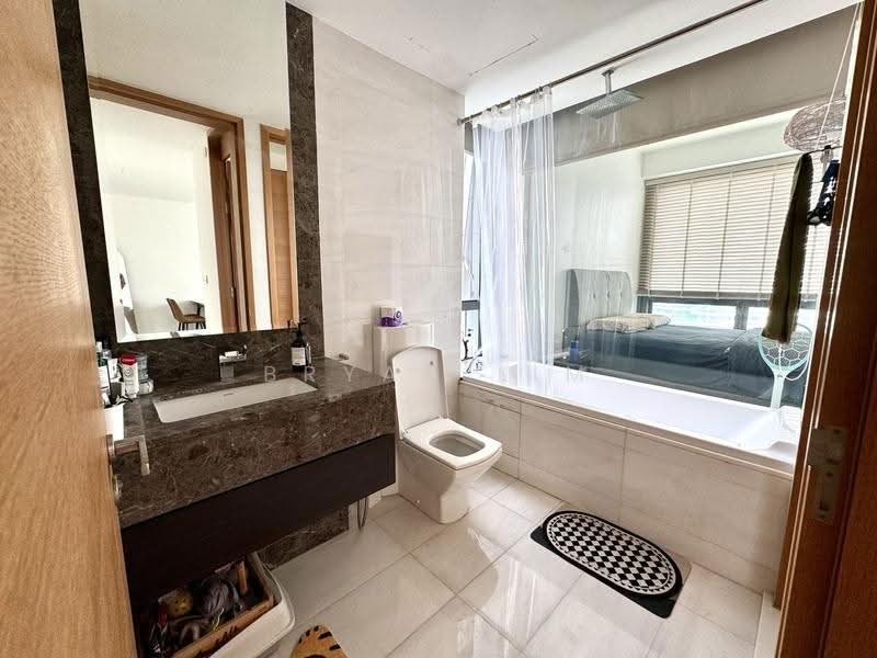 Concourse Skyline, 298 Beach Road, Beach Road / Bugis / Rochor, 1 Bedroom, 807 sqft, Condominium For Sale, by Bryan Lim, 500264855 - Bathroom - PropertyGuru.com.sg