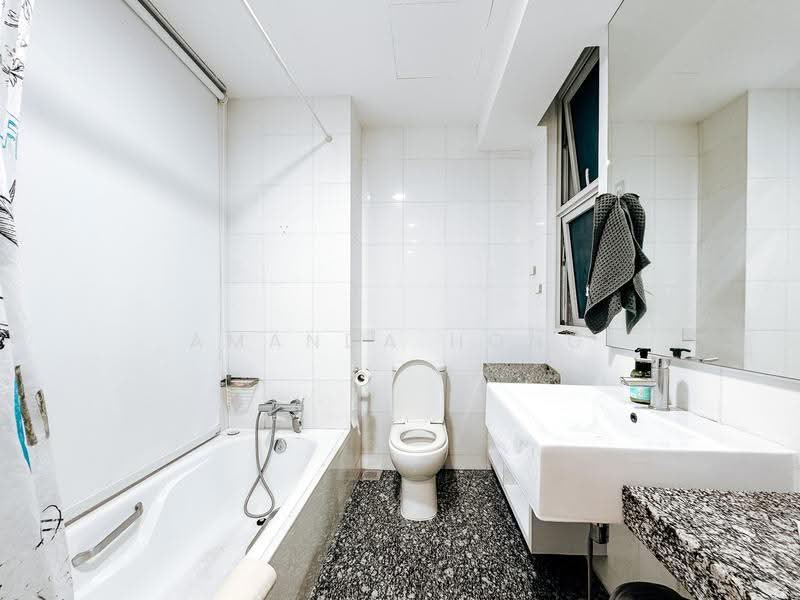 Visioncrest, 37 Oxley Rise, Orchard / River Valley, 2 Bedrooms, 947 sqft, Condominium For Rent, by Amanda Hong, 500264861 - Bathroom - PropertyGuru.com.sg