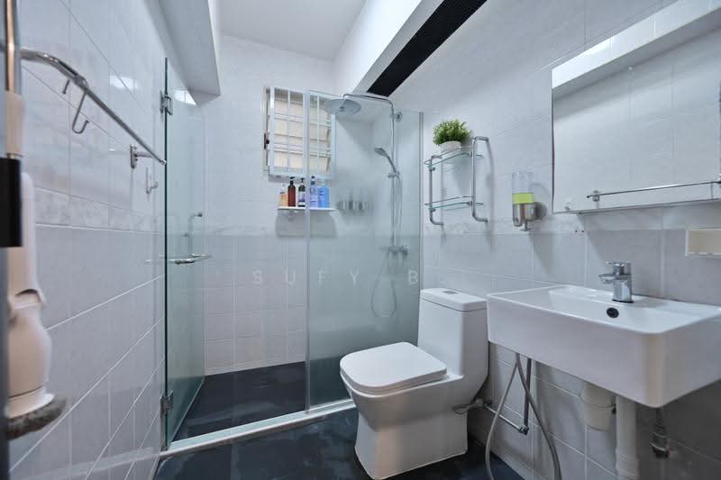 172C Edgedale Plains, 172C Edgedale Plains, Hougang / Punggol / Sengkang, 3 Bedrooms, 1,184 sqft, HDB Flat For Sale, by Sufy B., 500264866 - Common Bathroom - PropertyGuru.com.sg