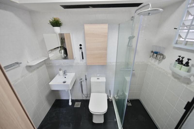 172C Edgedale Plains, 172C Edgedale Plains, Hougang / Punggol / Sengkang, 3 Bedrooms, 1,184 sqft, HDB Flat For Sale, by Sufy B., 500264866 - Master Bathroom - PropertyGuru.com.sg