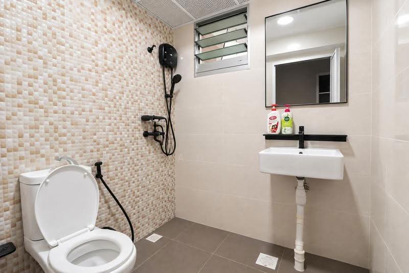 229B Sumang Lane, 229B Sumang Lane, Hougang / Punggol / Sengkang, 3 Bedrooms, 1,001 sqft, HDB Flat For Sale, by Zahidah Sauki, 500264929 - Bathroom - PropertyGuru.com.sg