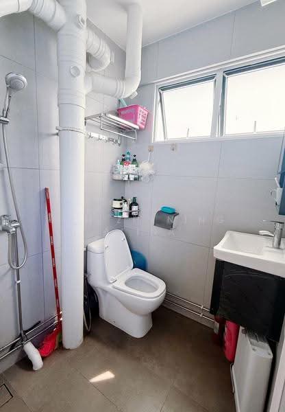 113 Woodlands Street 13, 113 Woodlands Street 13, Admiralty / Woodlands, 3 Bedrooms, 980 sqft, HDB Flat For Sale, by Zhu Zhening Alina, 500264934 - Bathroom - PropertyGuru.com.sg