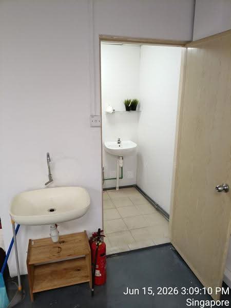 Oxley BizHub, 61 Ubi Road 1, Eunos / Geylang / Paya Lebar, 1,023 sqft, Light Industrial (B1) For Rent, by Adrian Wee 黄國强, 500264937 - Bathroom - CommercialGuru.com.sg