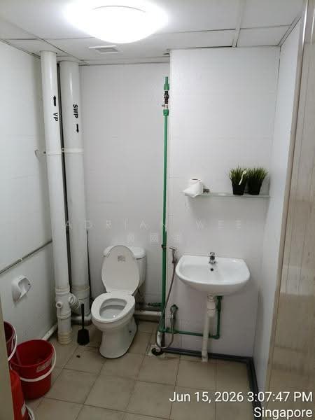 Oxley BizHub, 61 Ubi Road 1, Eunos / Geylang / Paya Lebar, 1,023 sqft, Light Industrial (B1) For Rent, by Adrian Wee 黄國强, 500264937 - Bathroom - CommercialGuru.com.sg