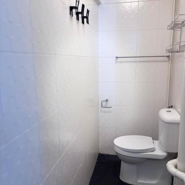 6 Jalan Batu, 6 Jalan Batu, East Coast / Marine Parade, 3 Bedrooms, 646 sqft, HDB Flat For Rent, by Benjamin Poh Jing Jie 傅敬杰, 500264945 - Bathroom - PropertyGuru.com.sg