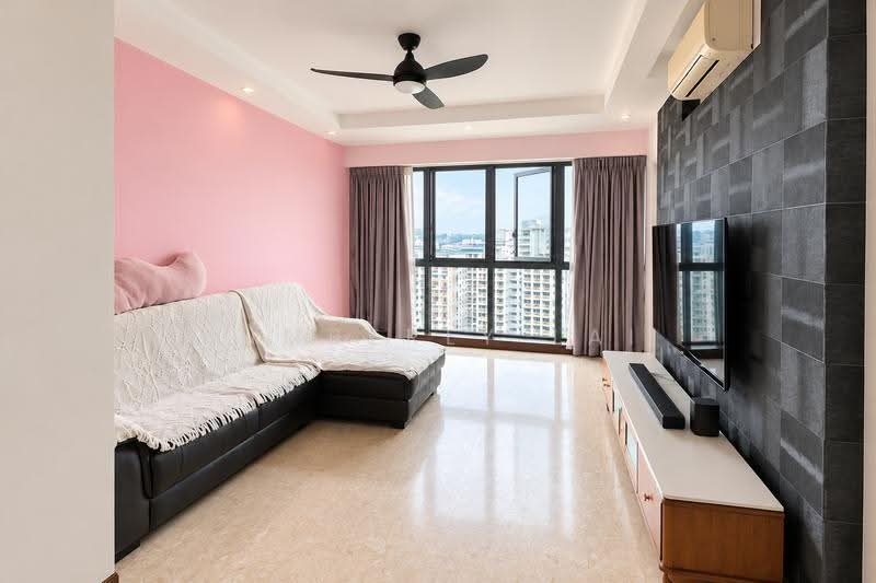 For investors/coliving, 3BR convertible to 4-5BR, 4 mins to LRT. ~4.1% yield @ $4.85K rental., Bukit Batok/Choa Chu Kang/Dairy Farm/Teck Whye, Dairy Farm / Bukit Panjang / Choa Chu Kang, 4 Bedrooms, 1,216 sqft, Condominium For Sale, by Kimberly Lai, 500264954 - Living Room - PropertyGuru.com.sg