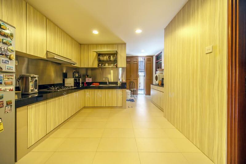 Park Villas, 28 Park Villas Terrace, Hougang / Punggol / Sengkang, 6 Bedrooms, 3,258 sqft, Terraced House For Sale, by Shanice Lim, 500264957 - Kitchen - PropertyGuru.com.sg